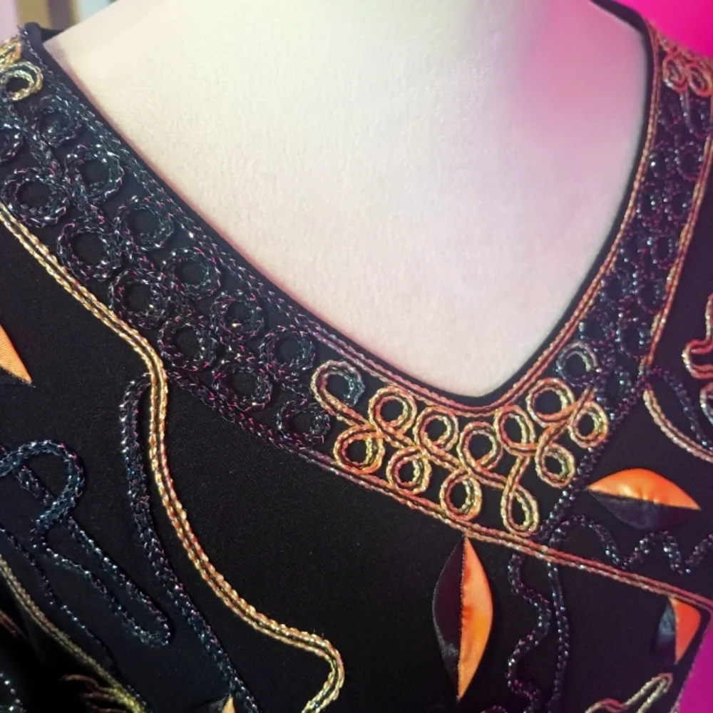 Vintage Lauren Michelle Black&Gold Embroidered V-neck Blouse (Size Large)